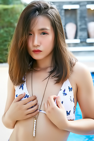 Asian Babe Chia Ling