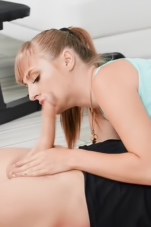 Angel Youngs Gives Real Deepthroat Blowjob