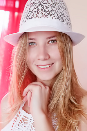 Delizi In Thigh-high Socks And Matching Sunhat