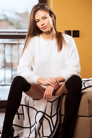 Hilary C Get Her Silky Thighs Parted